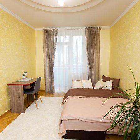 Центр. Вулиця Липова. 3 Кімнати Apartment Ternopil Exterior photo